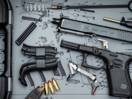 Quali sono state le pistole semiautomatiche più vendute in America nel primo trimestre 2024? Quali sono state le pistole semiautomatiche più vendute in America nel primo trimestre 2024? pistola Glock G19 Gen5 smontata