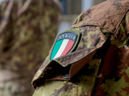 Ripristino della leva obbligatoria, il ddl della Lega alla Camera Ripristino della leva obbligatoria, il ddl della Lega alla Camera: uniforme esercito italiano