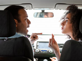 Conflittualità in famiglia e revoca del porto d’armi, la sentenza del Tar del Lazio Conflittualità in famiglia e revoca del porto d’armi, la sentenza del Tar del Lazio: coppia discute in automobile