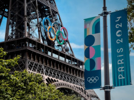Parigi 2024: il calendario delle finali delle specialità olimpiche di tiro Parigi 2024: il calendario delle finali delle specialità olimpiche di tiro - torre eiffel con cerchi olimpici