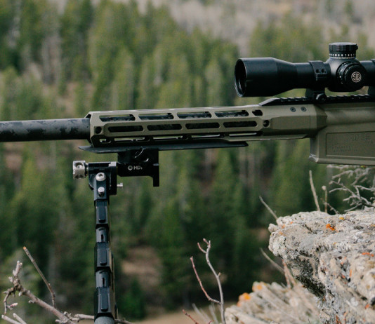 Sig Sauer Cross-Magnum Sawtooth, fibra di carbonio e calcio ripiegabile Sig Sauer Cross-Magnum Sawtooth, fibra di carbonio e calcio ripiegabile