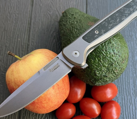 Coltelli n° 121 è in edicola e online! Coltelli n° 121 è in edicola e online! coltello con mela, avocado e sei pomodori