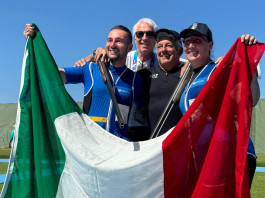 Record di medaglie per Beretta a Parigi 2024 Record di medaglie per Beretta a Parigi 2024: Da sinistra Gabriele Rossetti, il presidente del Coni Giovanni Malagò, il dt Andrea Benelli e Diana Bacosi dopo la vittoria della medaglia d'oro nello skeet mixed team