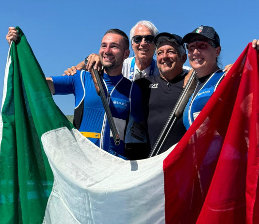 Record di medaglie per Beretta a Parigi 2024 Record di medaglie per Beretta a Parigi 2024: Da sinistra Gabriele Rossetti, il presidente del Coni Giovanni Malagò, il dt Andrea Benelli e Diana Bacosi dopo la vittoria della medaglia d'oro nello skeet mixed team