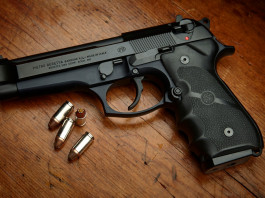 Quanti italiani possiedono un’arma? Quanti italiani possiedono un’arma? Beretta 92 Fs