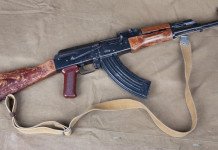 Saviano registra un podcast sul kalashnikov Saviano registra un podcast sul kalashnikov