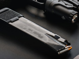 Un caricatore maggiorato per la Sig Sauer P365 calibro 9×19 mm Un caricatore maggiorato per la Sig Sauer P365 calibro 9x19 mm