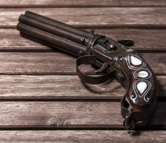 Su due fine settimana il corso Conarmi per il restauro di armi antiche, storiche ed ex ordinanza Su due fine settimana il corso Conarmi per il restauro di armi antiche, storiche ed ex ordinanza: vecchio revolver