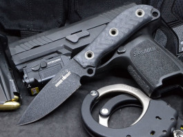 Busse Combat RadioActive Duty, coltello a lama fissa da collezionista Busse Combat RadioActive Duty, coltello a lama fissa da collezionista