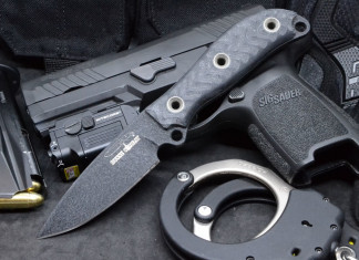 Busse Combat RadioActive Duty, coltello a lama fissa da collezionista Busse Combat RadioActive Duty, coltello a lama fissa da collezionista