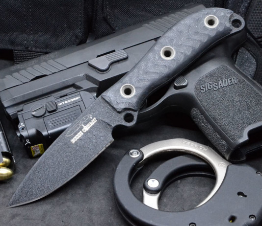 Busse Combat RadioActive Duty, coltello a lama fissa da collezionista Busse Combat RadioActive Duty, coltello a lama fissa da collezionista