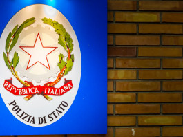 Nuova procedura per la rottamazione delle armi: la circolare del ministero Nuova procedura per la rottamazione delle armi: la circolare del ministero - insegna della polizia di stato