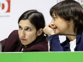 Serracchiani (Pd) firma ddl su «vendita di armi a minori e prevenzione della violenza minorile» Serracchiani (Pd) firma ddl su «vendita di armi a minori e prevenzione della violenza minorile»