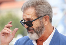 Trump restituisce le armi a Mel Gibson Trump restituisce le armi a Mel Gibson