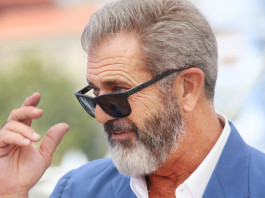 Trump restituisce le armi a Mel Gibson Trump restituisce le armi a Mel Gibson