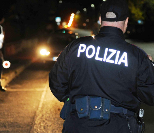 Armi ad agenti senza licenza, ok della Camera Armi a ufficiali e agenti senza licenza, ok della Camera