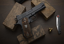 Il porto occulto del gentiluomo: Cabot Guns presenta la Gentleman’s Carry Il porto occulto del gentiluomo Cabot Guns presenta la Gentleman's Carry