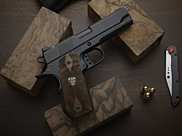 Il porto occulto del gentiluomo: Cabot Guns presenta la Gentleman’s Carry Il porto occulto del gentiluomo Cabot Guns presenta la Gentleman's Carry