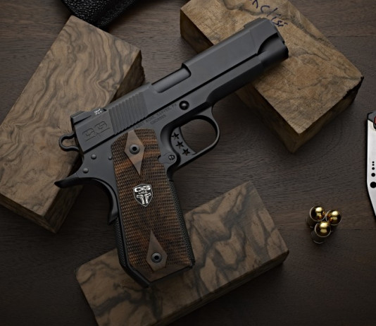 Il porto occulto del gentiluomo: Cabot Guns presenta la Gentleman’s Carry Il porto occulto del gentiluomo Cabot Guns presenta la Gentleman's Carry