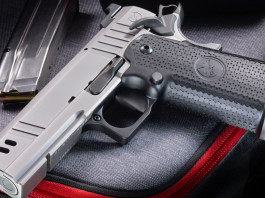 La Nighthawk Custom accorcia la Bds9: ecco la versione Commander La Nighthawk Custom accorcia la Bds9: ecco la versione Commander