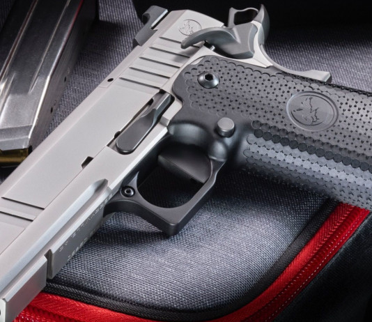 La Nighthawk Custom accorcia la Bds9: ecco la versione Commander La Nighthawk Custom accorcia la Bds9: ecco la versione Commander