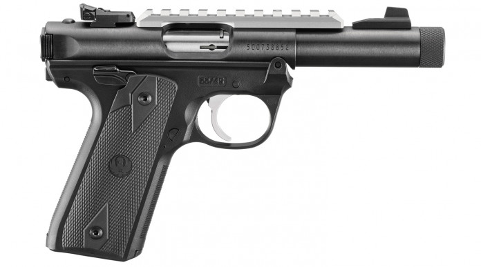 La Ruger Mark IV 22 45 anche con la canna bull filettata