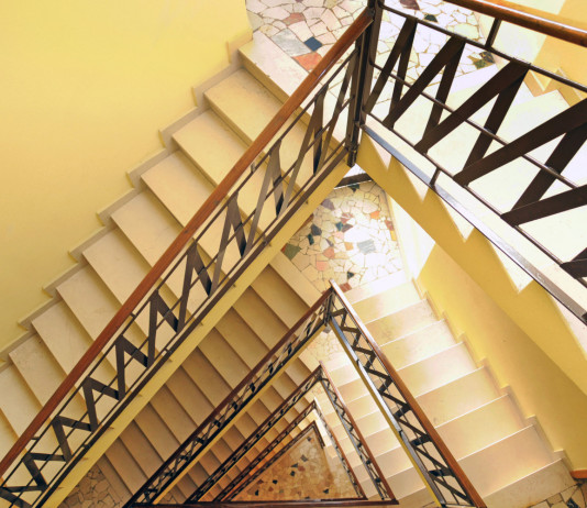 Ansia (o affanno?) quando si ritira il porto d’armi: la sentenza del Consiglio di Stato Stato d’ansia (o affanno?) quando si ritira il porto d’armi: la sentenza del Consiglio di Stato: scale