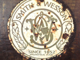 Un bourbon col marchio Smith & Wesson Un bourbon col marchio Smith & Wesson