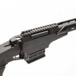 dall’alto, la carabina bolt action Mag M25