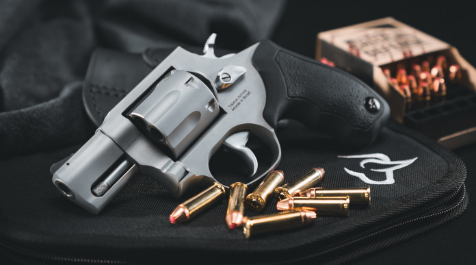 Sette colpi Taurus presenta il revolver 817