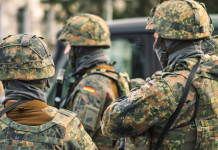 Governo tedesco propone di riformare il servizio militare Governo tedesco approva proposta di riformare il servizio militare: gruppo di soldati della Germania