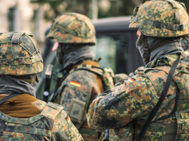 Governo tedesco propone di riformare il servizio militare Governo tedesco approva proposta di riformare il servizio militare: gruppo di soldati della Germania