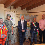 Da Beretta un defibrillatore per la polizia locale di Monte Isola Da Beretta un defibrillatore per la Polizia locale di Monte Isola