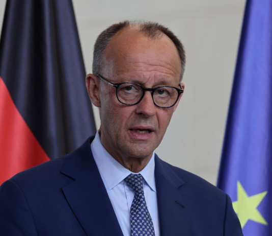 Il cancelliere Merz sponsor onorario della fiera Enforce Tac Il cancelliere Merz sponsor onorario della fiera Enforce Tac