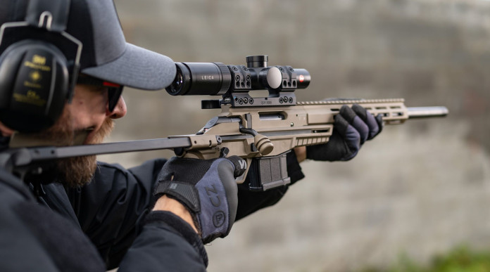 La Cz 600+ Trail anche in flat dark earth La Cz 600+ Trail anche in flat dark earth