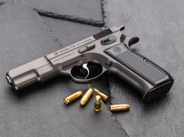 La Cz 75 col design originale: la Legend allo Shot Show La Cz 75 col design originale la Legend allo Shot Show