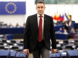 Futuro nazionale (Vannacci) lavora a un proprio pacchetto sicurezza Futuro nazionale (Vannacci) lavora a un proprio pacchetto sicurezza - Roberto Vannacci al parlamento europeo