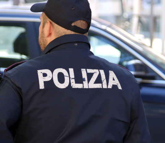 La circolare del ministero sul porto d’armi senza licenza per gli agenti fuori servizio La circolare del ministero sul porto d’armi senza licenza per gli agenti fuori servizio