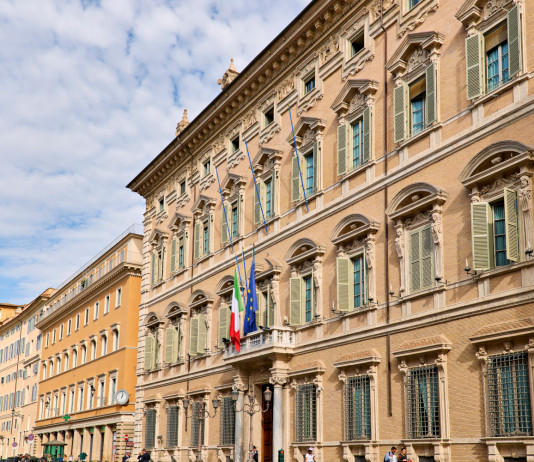 1.215 emendamenti al decreto sicurezza 1215 emendamenti al decreto sicurezza - palazzo madama, sede del Senato italiano