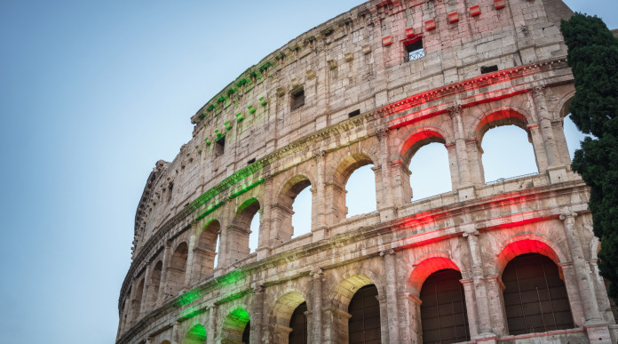 Roma, ufficiali le date della finale di Coppa del mondo di tiro Issf Roma, ufficiali le date della finale di Coppa del mondo di tiro Issf - anfiteatro Flavio (colosseo) con illuminazione tricolore