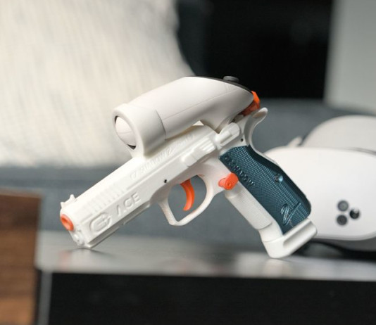 La replica della Cz Shadow 2 come controller per il simulatore di tiro AceVr La replica della Cz Shadow 2 come controller per il simulatore di tiro AceVr