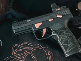 La rimfire Sig Sauer P322 nella linea Rose (col red dot Romeo Rs) La rimfire Sig Sauer P322 nella linea Rose (col red dot Romeo Rs)