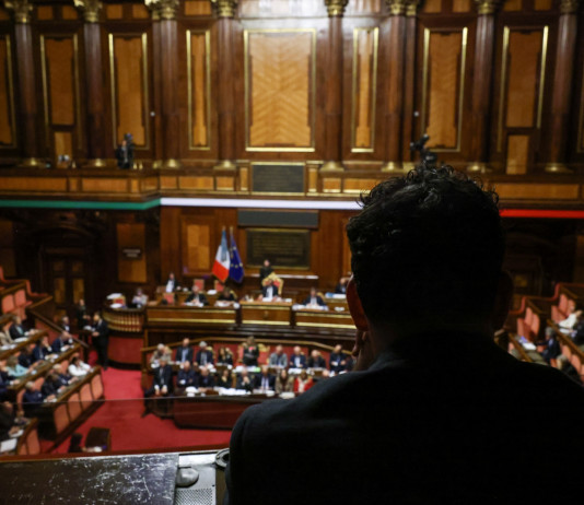 Rinviato (di poco) il voto del decreto sicurezza con le restrizioni al porto di coltelli Rinviato (di poco) il voto del decreto sicurezza con le restrizioni al porto di coltelli - senato