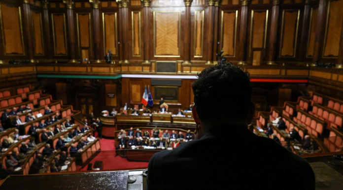 Rinviato (di poco) il voto del decreto sicurezza con le restrizioni al porto di coltelli Rinviato (di poco) il voto del decreto sicurezza con le restrizioni al porto di coltelli - senato