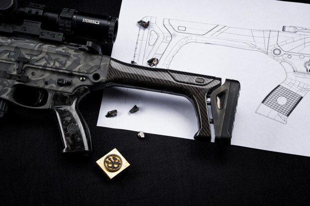 Beretta-Titan-500years_one-off_flatlay5-scaled