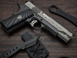 Cinquanta Damascus Bedside per Cabot Guns Cinquanta Damascus Bedside per Cabot Guns