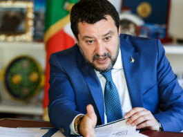Salvini: avanti sulla legittima difesa Salvini avanti sulla legittima difesa - Matteo Salvini, ministro delle Infrastrutture e dei trasporti, leader della Lega