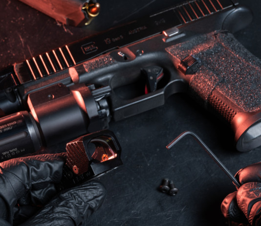 A settembre Conarmi organizza un seminario di aggiornamento normativo A settembre Conarmi organizza un seminario di aggiornamento normativo - installazione di red dot su pistola Glock G19 Gen5