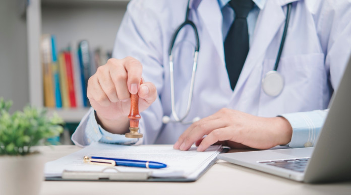 Esami medici non dovuti e certificazione, qualche questura ci riprova