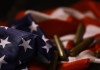 Quanti background check richiesti in America nei primi otto mesi del 2026? Quanti background check richiesti in America nei primi otto mesi del 2026 - bossoli su bandiera americana